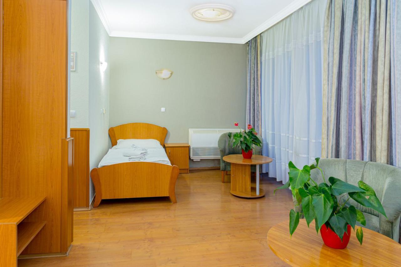 Aqua Blue Hotel Hajdúszoboszló Екстериор снимка
