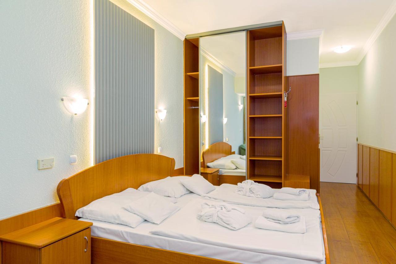 Aqua Blue Hotel Hajdúszoboszló Екстериор снимка