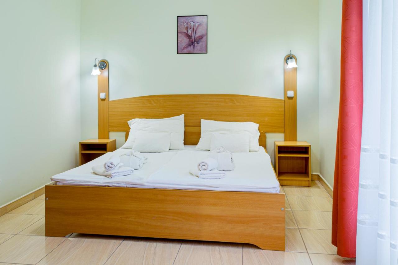 Aqua Blue Hotel Hajdúszoboszló Екстериор снимка