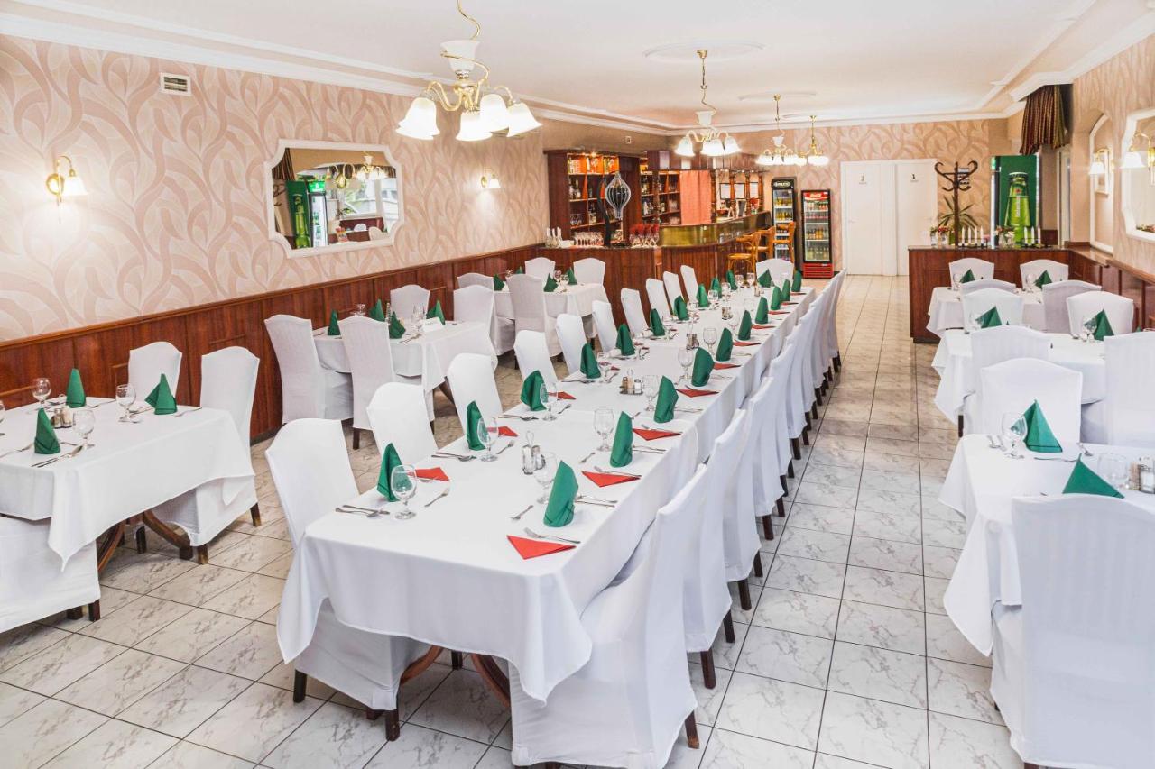 Aqua Blue Hotel Hajdúszoboszló Екстериор снимка
