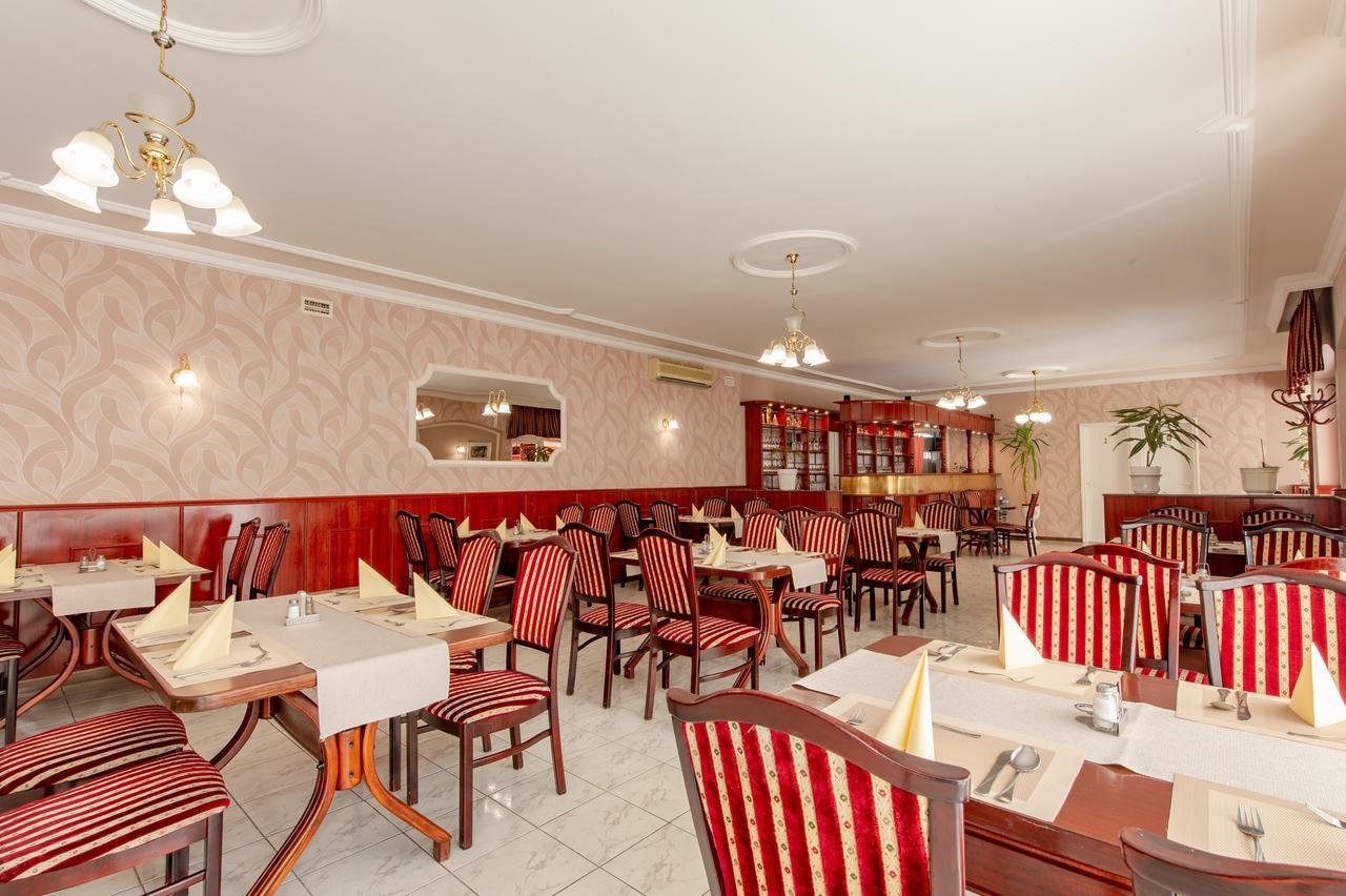 Aqua Blue Hotel Hajdúszoboszló Екстериор снимка