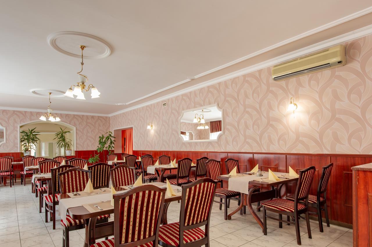 Aqua Blue Hotel Hajdúszoboszló Екстериор снимка