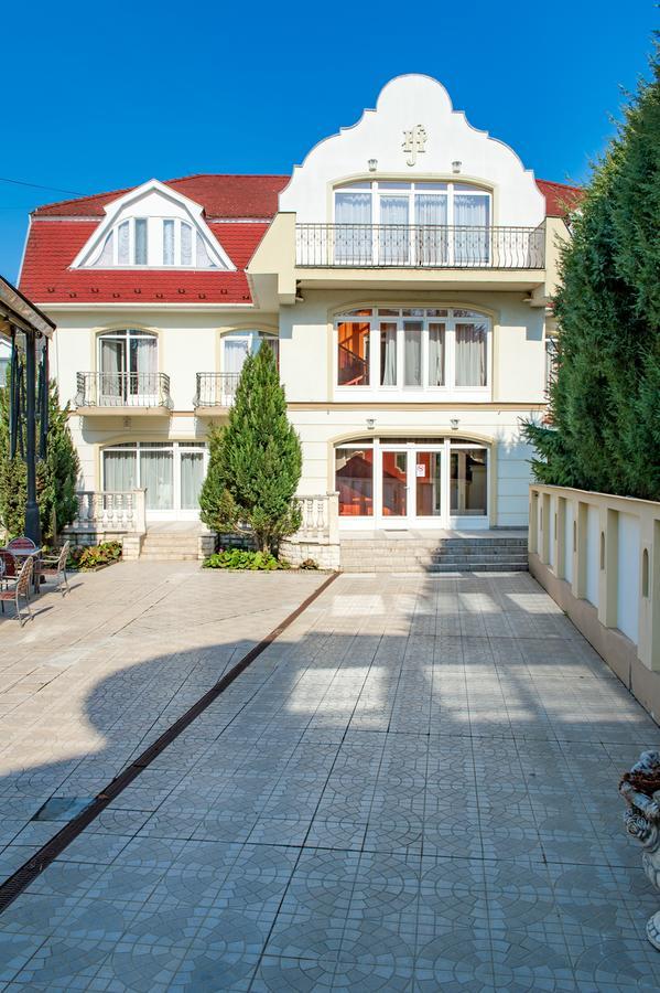 Aqua Blue Hotel Hajdúszoboszló Екстериор снимка