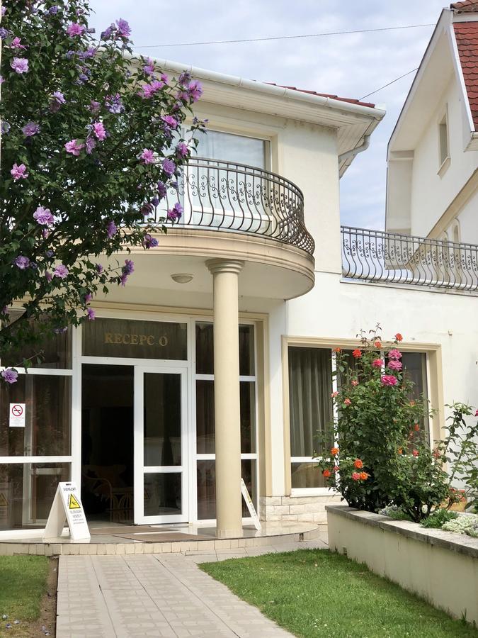 Aqua Blue Hotel Hajdúszoboszló Екстериор снимка